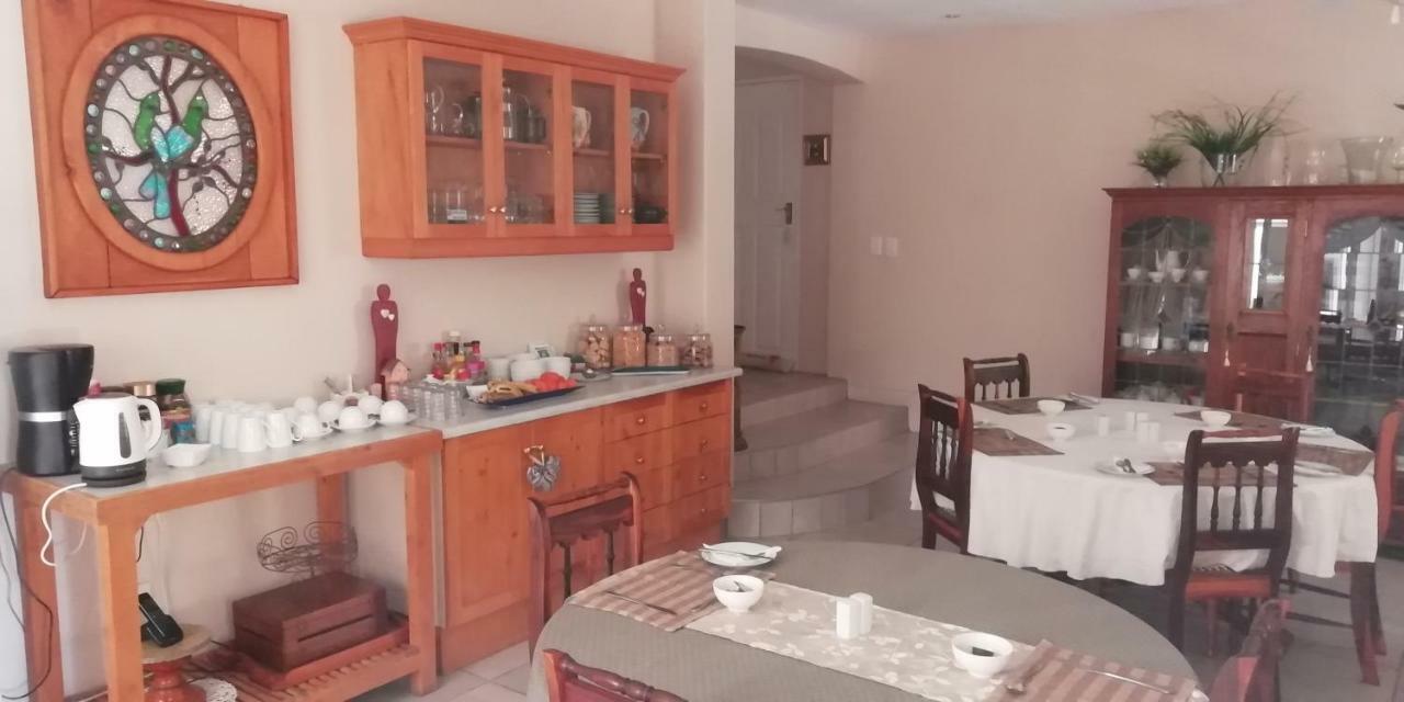 Oudtshoorn Guest House Стая снимка